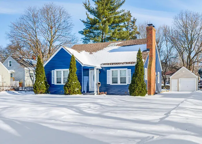 3 Mi To Hospitals: Inviting W/ Yard! Ferienhaus