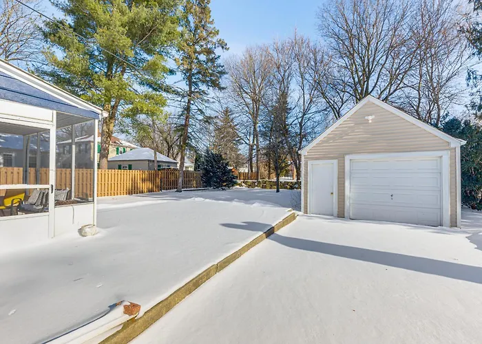 Ferienhaus 3 Mi To Hospitals: Inviting W/ Yard! *