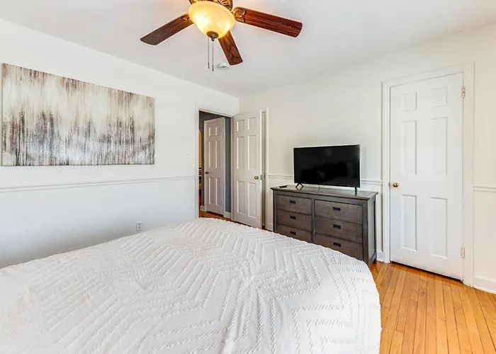 Ferienhaus 3 Mi To Hospitals: Inviting W/ Yard! Rockford
