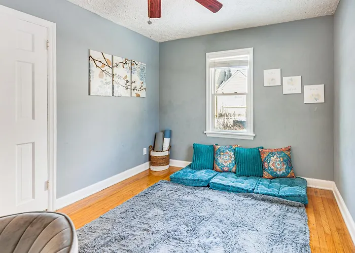 3 Mi To Hospitals: Inviting W/ Yard! Ferienhaus